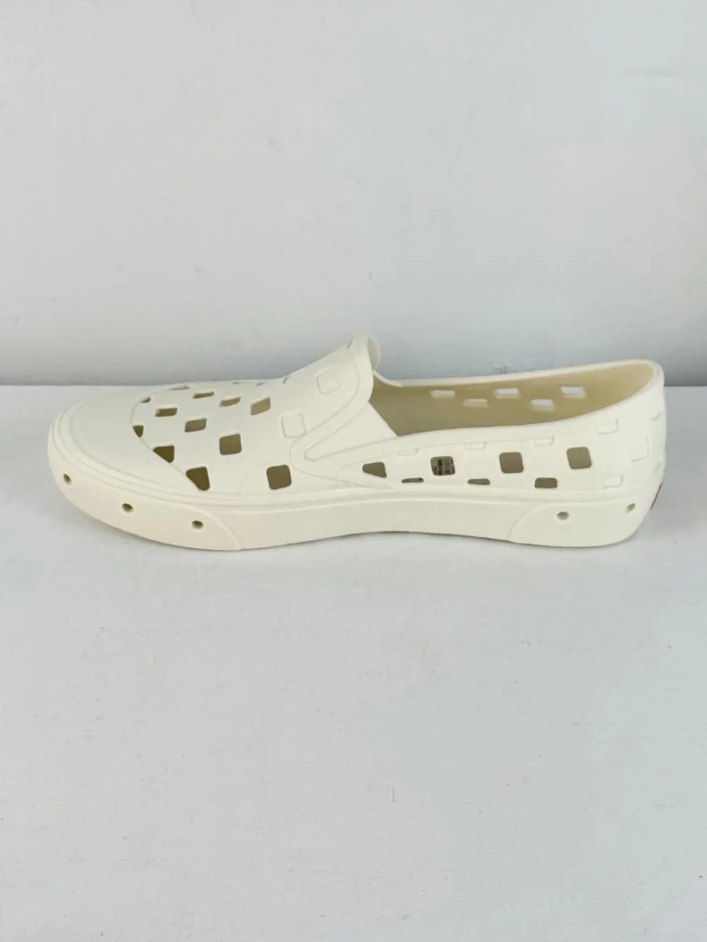 Men's 9 Women's 10.5 Vans Slip-On Mule TRK Water Shoes - Marshmallow - Picture 3 of 10